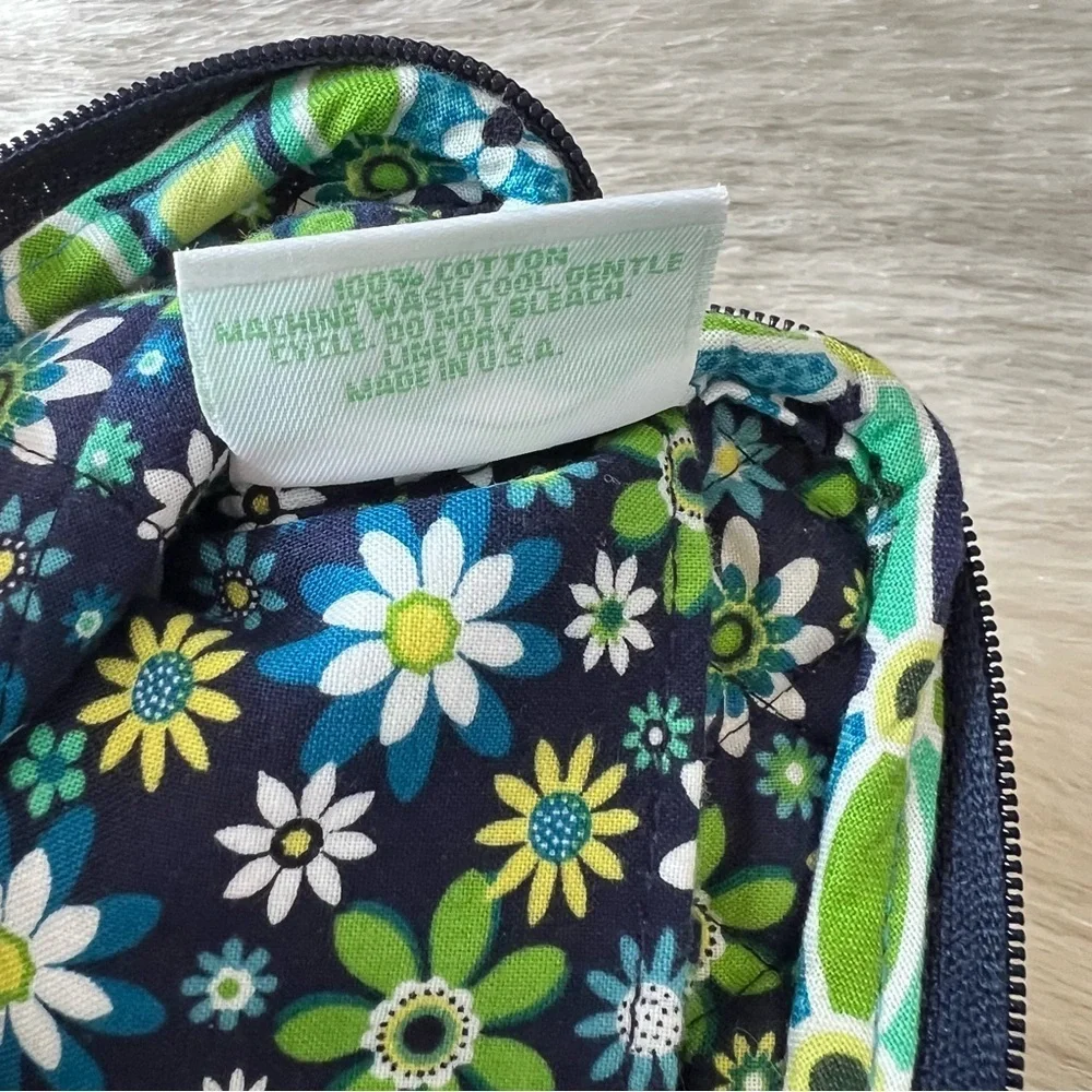 VERA BRADLEY Daisy Daisy 2008 Wristlet Lippie USA Pouch Zipper Green Blue Floral